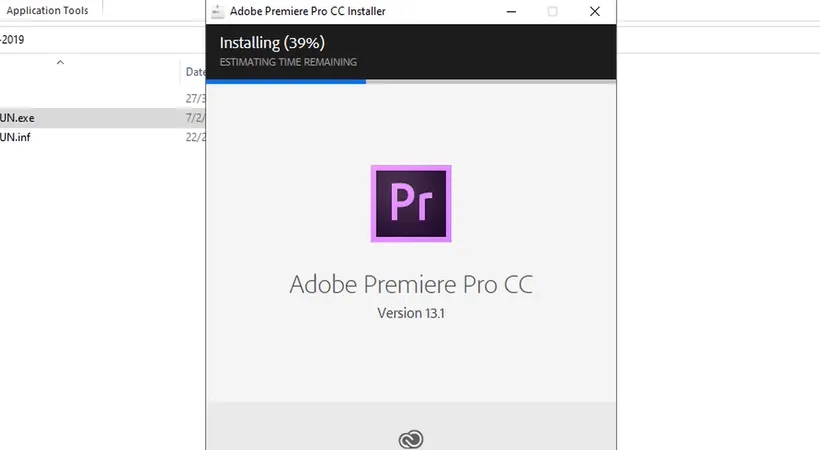 Đợi phần mềm được cài đặt vào máy.